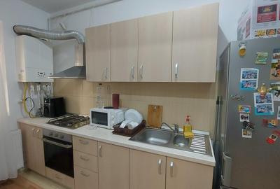 Apartament cu 2 camere semidecomandat, mobilat în Berceni