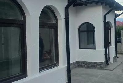 Casă cu 6 camere cu Teren 800 Mp în Central - 2