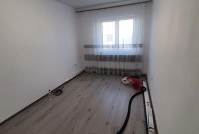 Apartament cu 3 camere semidecomandat în Central - 3