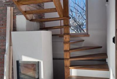 Casă cu 4 camere cu Canalizare în Central - 2