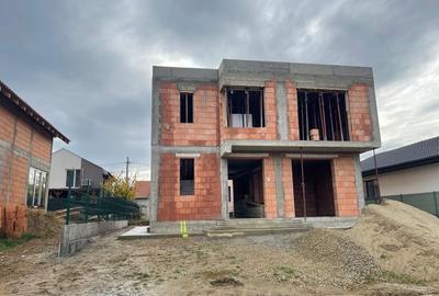 Casă cu 4 camere în Central