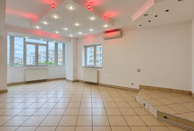 Apartament cu 3 camere decomandat în Decebal