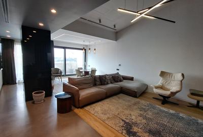 Apartament cu 8 camere decomandat, mobilat în Herăstrău