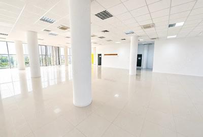Spațiu comercial, de 400 mp, în Central - 3