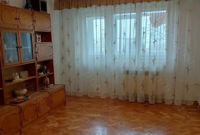Apartament cu 2 camere decomandat în Micro 5 - 9