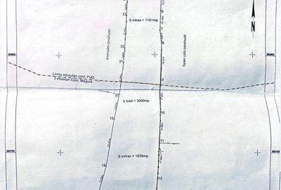 Teren de 3000 mp, în Măgura