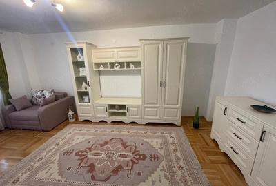 Apartament cu 2 camere decomandat în 22 Decembrie - 1