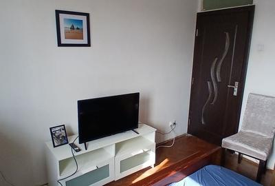 Apartament cu 3 camere semidecomandat, mobilat în Aviatorilor