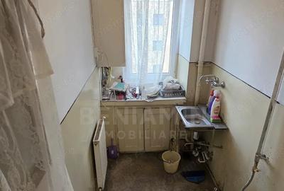 Apartament cu 2 camere semidecomandat în Florilor