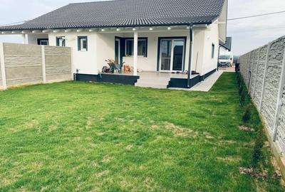 Casă cu 3 camere în Moșnița Veche