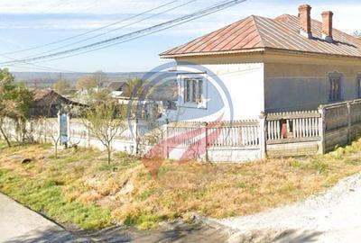 Casă cu 3 camere în Răcarii de Sus