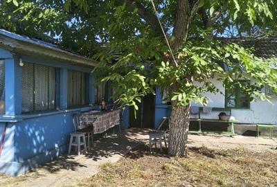 Casă cu 4 camere în Mereni