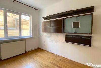 Apartament cu 3 camere semidecomandat în Unirii
