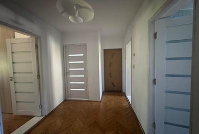 Apartament cu 4 camere decomandat în Șcheia