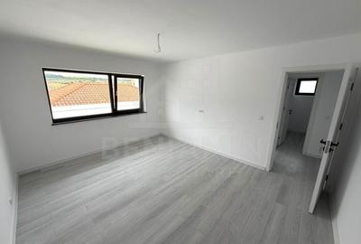 Casă cu 5 camere cu Teren 301 Mp în Cârcea - 11