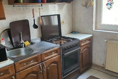 Apartament cu 3 camere decomandat în Dâmbovița