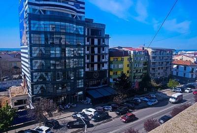 Apartament cu 3 camere decomandat în Calea București