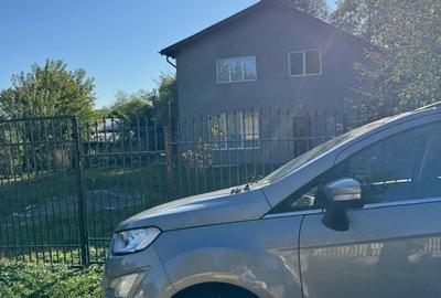 Casă cu 4 camere în Urleta