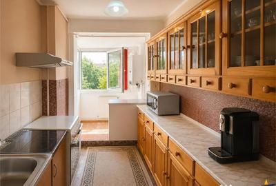 Apartament cu 3 camere decomandat în Central