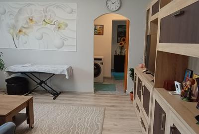 Apartament cu 3 camere semidecomandat, mobilat în Policlinica - 1