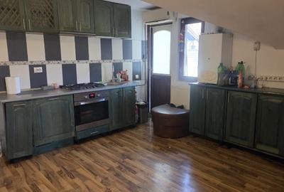 Apartament cu 3 camere decomandat în Ciurea