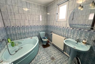Casă cu 7 camere cu Teren 1250 Mp în Central