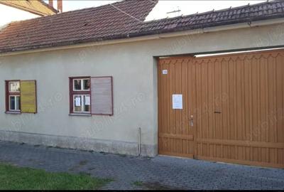 Casă cu 3 camere cu Teren 700 Mp în Central - 2