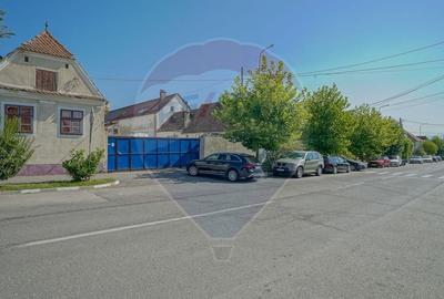 Casă individuală cu 9 camere cu Canalizare în Central - 1