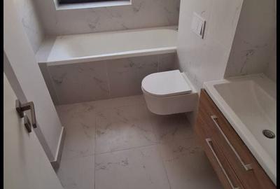 Apartament cu 3 camere decomandat în Vitan