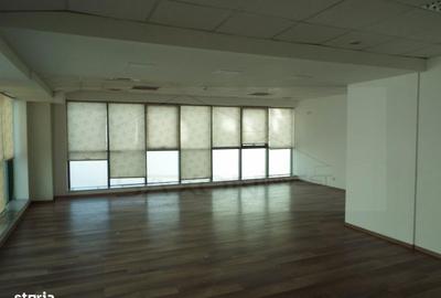 Spațiu comercial, de 2,000 mp, în Vitan