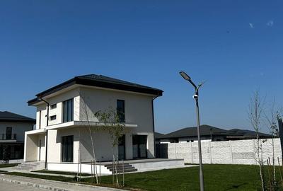 Casă cu 5 camere cu Teren 460 Mp în Corbeanca - 2