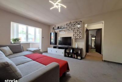 Apartament cu 2 camere, mobilat în Est