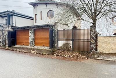 Casă individuală cu 4 camere cu Canalizare în Central - 1