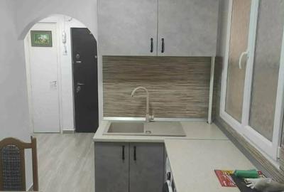 Apartament cu 2 camere decomandat în Eroii Revoluției