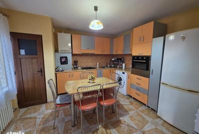 Casă cu 3 camere în Ciupercenii Noi