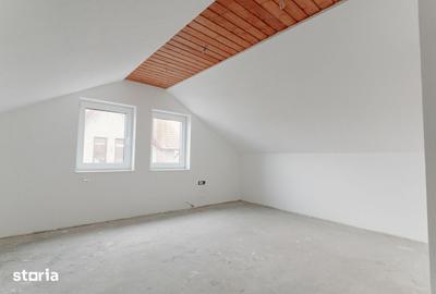 Casă cu 4 camere cu Teren 500 Mp în Sânmihaiu Român