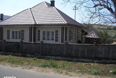 Casă cu 6 camere cu Teren 10400 Mp în Asuaju de Sus