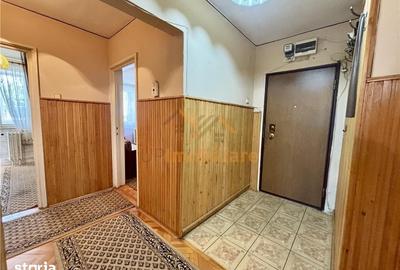 Apartament cu 3 camere în Decebal