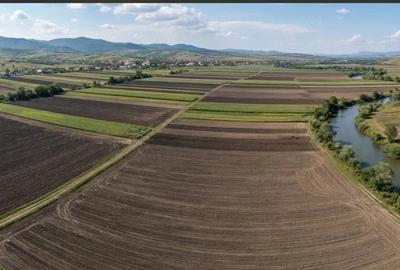 Teren de 1543 mp, în Central