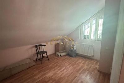 Casă cu 4 camere în Berceni