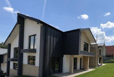 Casă cu 4 camere în Câmpului