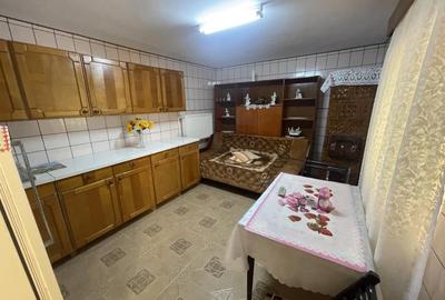 Casă individuală cu 4 camere cu Canalizare în Central - 2