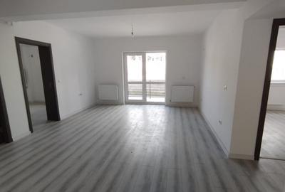 Apartament cu 3 camere decomandat în Păcurari