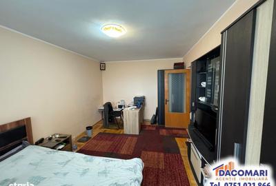 Apartament cu 3 camere decomandat în Micro 18