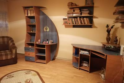 Apartament cu 2 camere semidecomandat, mobilat în Central