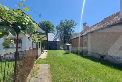 Casă cu 2 camere cu Teren 3000 Mp în Hârseni