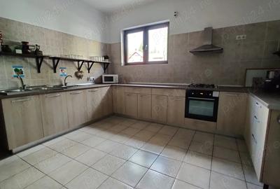 Spațiu comercial, de 502 mp, în Central - 6