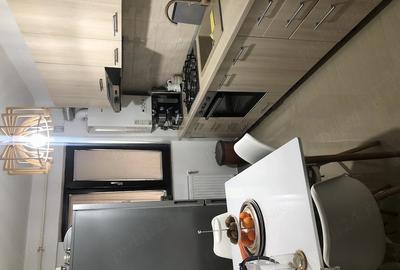 Apartament cu 3 camere semidecomandat în Central - 1