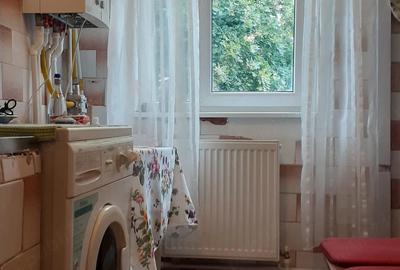 Apartament cu 3 camere decomandat în Sud