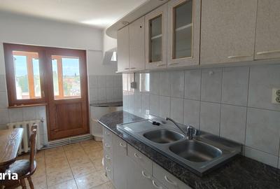 Apartament cu 3 camere decomandat în 14 Mai - 15
